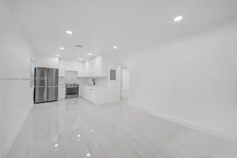 Commercial property in Miami, Florida 147.9 sq.m. № 1864574 - photo 6