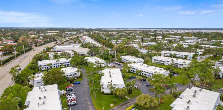 Condo in Stuart, Florida, 1 bedroom  № 1160342