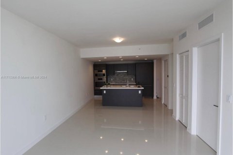 Condo in Doral, Florida, 1 bedroom  № 1961125 - photo 2