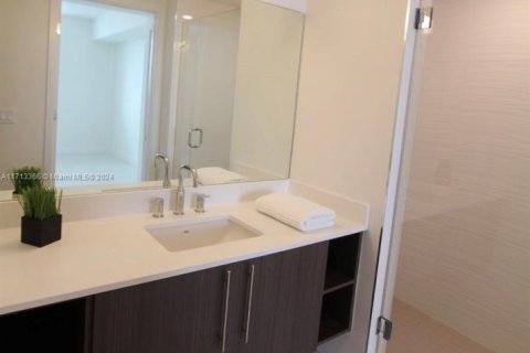 Condo in Doral, Florida, 1 bedroom  № 1961125 - photo 8
