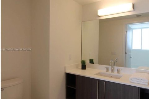 Condo in Doral, Florida, 1 bedroom  № 1961125 - photo 7