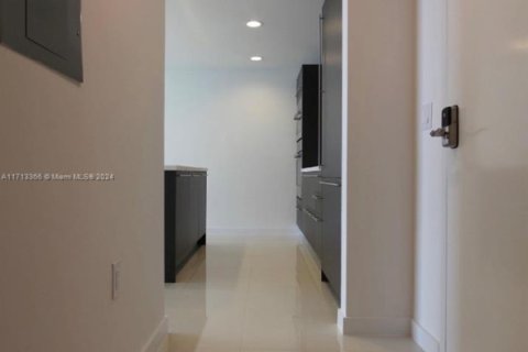 Condo in Doral, Florida, 1 bedroom  № 1961125 - photo 9