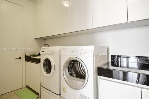 Condo in Bal Harbour, Florida, 3 bedrooms  № 2061072 - photo 21