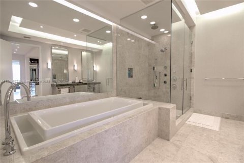 Condo in Bal Harbour, Florida, 3 bedrooms  № 2061072 - photo 15