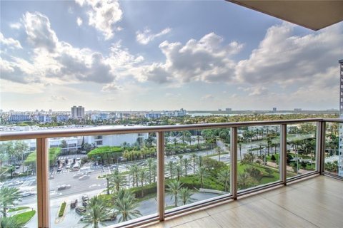 Condo in Bal Harbour, Florida, 3 bedrooms  № 2061072 - photo 2