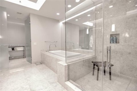 Condo in Bal Harbour, Florida, 3 bedrooms  № 2061072 - photo 16