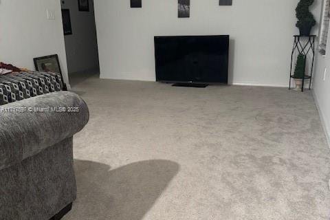 Casa en venta en Lehigh Acres, Florida, 5 dormitorios, 221.57 m2 № 1975840 - foto 1