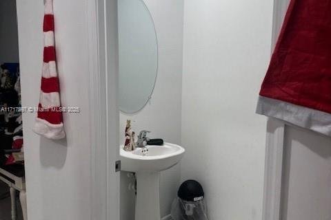 Casa en venta en Lehigh Acres, Florida, 5 dormitorios, 221.57 m2 № 1975840 - foto 2