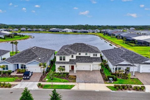 House in Punta Gorda, Florida 5 bedrooms, 430.69 sq.m. № 2119030 - photo 4