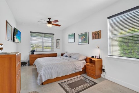 House in Punta Gorda, Florida 5 bedrooms, 430.69 sq.m. № 2119030 - photo 11