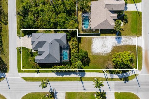 Villa ou maison à Port Charlotte, Floride 4 chambres, 211.63 m2 № 2119769