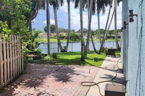 House in Cooper City, Florida 4 bedrooms, 228.17 sq.m. № 1931966 - photo 20