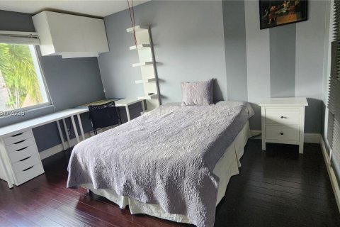 House in Cooper City, Florida 4 bedrooms, 228.17 sq.m. № 1931966 - photo 16