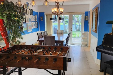 House in Cooper City, Florida 4 bedrooms, 228.17 sq.m. № 1931966 - photo 3