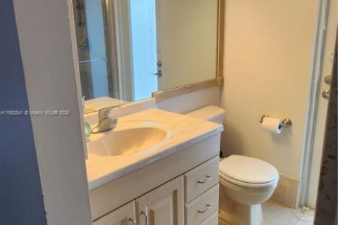 House in Cooper City, Florida 4 bedrooms, 228.17 sq.m. № 1931966 - photo 18