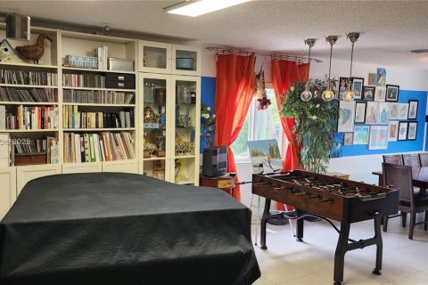 House in Cooper City, Florida 4 bedrooms, 228.17 sq.m. № 1931966 - photo 2