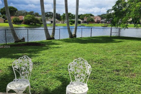 House in Cooper City, Florida 4 bedrooms, 228.17 sq.m. № 1931966 - photo 22