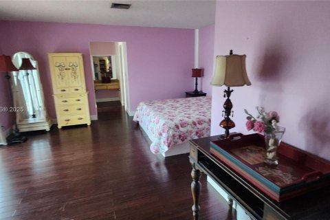 House in Cooper City, Florida 4 bedrooms, 228.17 sq.m. № 1931966 - photo 8