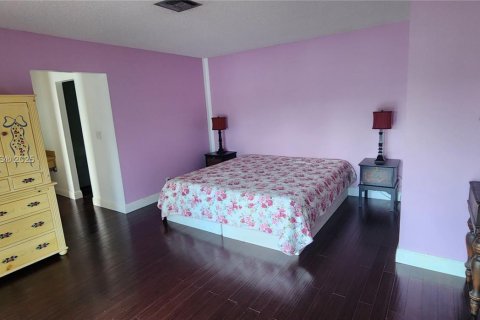 House in Cooper City, Florida 4 bedrooms, 228.17 sq.m. № 1931966 - photo 9