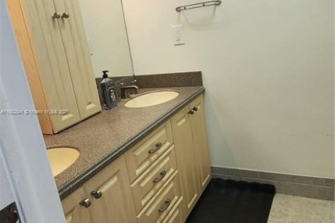 House in Cooper City, Florida 4 bedrooms, 228.17 sq.m. № 1931966 - photo 11