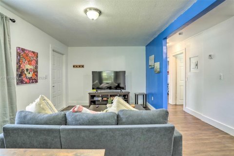 Villa ou maison à louer à Miami, Floride: 2 chambres, 66.89 m2 № 2046099 - photo 5