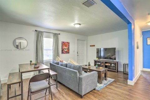 Villa ou maison à louer à Miami, Floride: 2 chambres, 66.89 m2 № 2046099 - photo 7