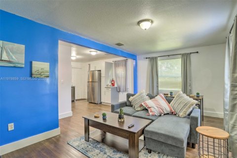 Villa ou maison à louer à Miami, Floride: 2 chambres, 66.89 m2 № 2046099 - photo 6