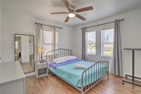 Villa ou maison à louer à Miami, Floride: 2 chambres, 66.89 m2 № 2046099 - photo 12