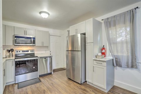 Villa ou maison à louer à Miami, Floride: 2 chambres, 66.89 m2 № 2046099 - photo 9