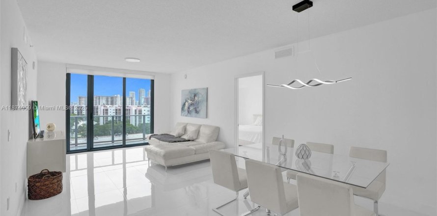 Condo à Sunny Isles Beach, Floride, 2 chambres № 1928228
