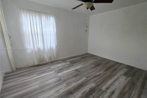 Снять в аренду кондоминиум в Норт-Лодердейл, Флорида 3 спальни, 144.28м2, № 1998381 - фото 27