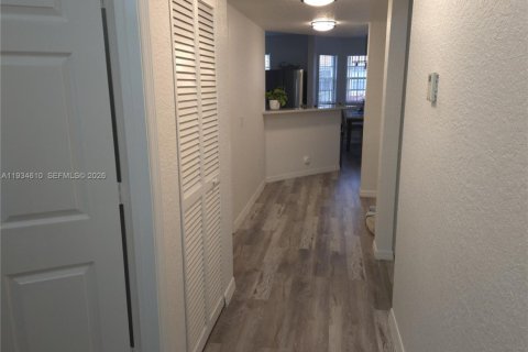 Снять в аренду кондоминиум в Норт-Лодердейл, Флорида 3 спальни, 144.28м2, № 1998381 - фото 24