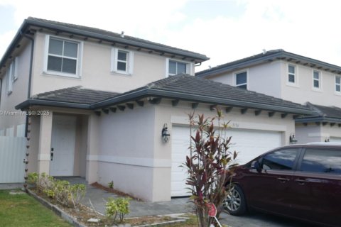 Casa en venta en Homestead, Florida, 5 dormitorios, 201.6 m2 № 1871971 - foto 1