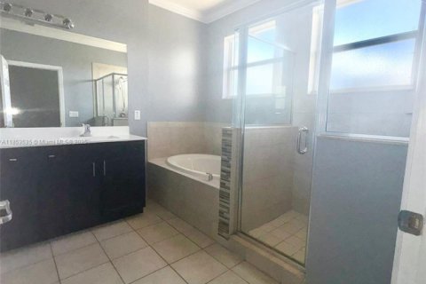 Casa en venta en Homestead, Florida, 5 dormitorios, 201.6 m2 № 1871971 - foto 4