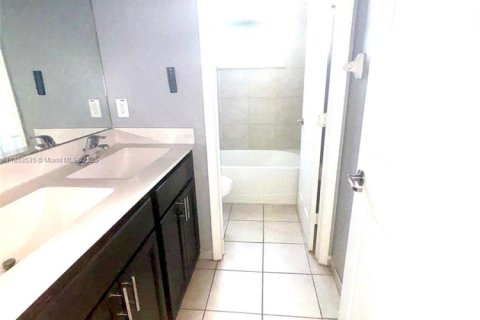 Casa en venta en Homestead, Florida, 5 dormitorios, 201.6 m2 № 1871971 - foto 7