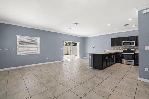 Casa en venta en Homestead, Florida, 5 dormitorios, 201.6 m2 № 1871971 - foto 9