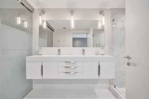 Copropriété à vendre à Miami, Floride: 2 chambres, 146.69 m2 № 1948224 - photo 25