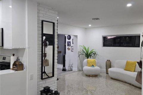 Villa ou maison à vendre à Cutler Bay, Floride: 3 chambres № 2045441 - photo 7