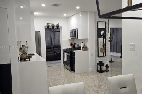 Villa ou maison à vendre à Cutler Bay, Floride: 3 chambres № 2045441 - photo 9