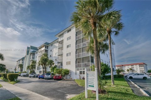 Condo in Lauderhill, Florida, 1 bedroom  № 2068830 - photo 25