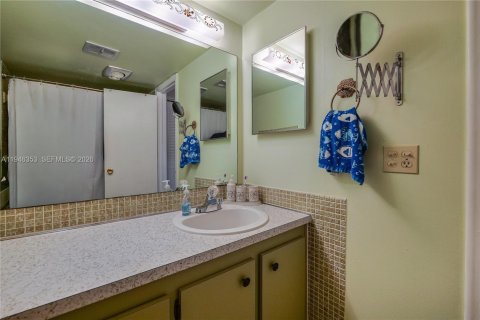 Condo in Lauderhill, Florida, 1 bedroom  № 2068830 - photo 16