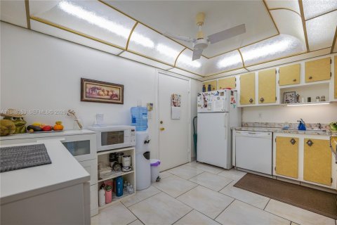 Condo in Lauderhill, Florida, 1 bedroom  № 2068830 - photo 8