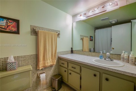 Condo in Lauderhill, Florida, 1 bedroom  № 2068830 - photo 15