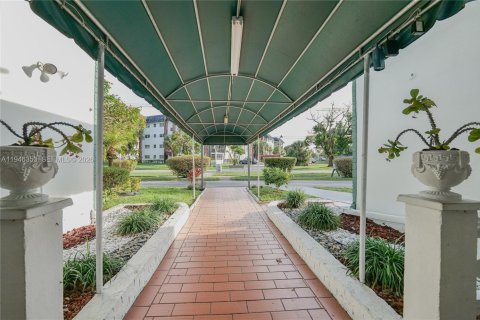 Condo in Lauderhill, Florida, 1 bedroom  № 2068830 - photo 23