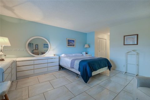 Condo in Lauderhill, Florida, 1 bedroom  № 2068830 - photo 12