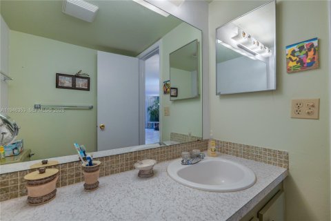 Condo in Lauderhill, Florida, 1 bedroom  № 2068830 - photo 19