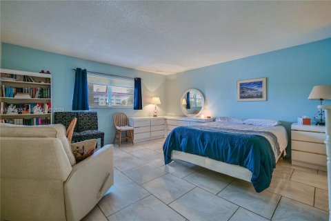 Condo in Lauderhill, Florida, 1 bedroom  № 2068830 - photo 11