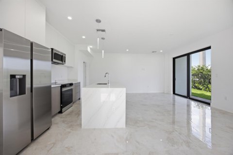 Touwnhouse à vendre à Pompano Beach, Floride: 3 chambres, 150.5 m2 № 2087431 - photo 4