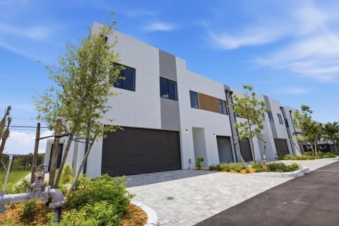 Touwnhouse à vendre à Pompano Beach, Floride: 3 chambres, 150.5 m2 № 2087431 - photo 3