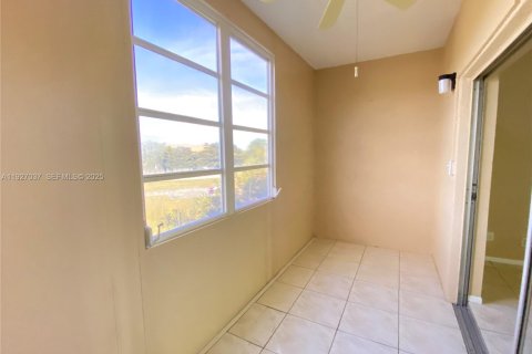 Снять в аренду кондоминиум в Лейк-Уорт, Флорида 1 спальня, 50.17м2, № 1985960 - фото 17